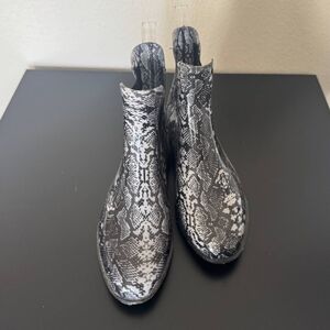 Time and Tru Black and White Patterned Boots